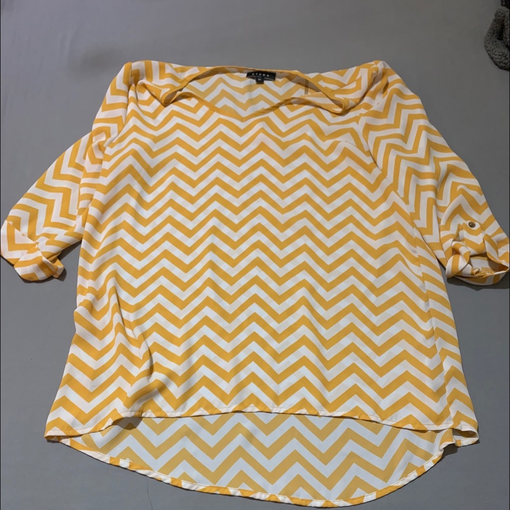 Medium yellow chevron top